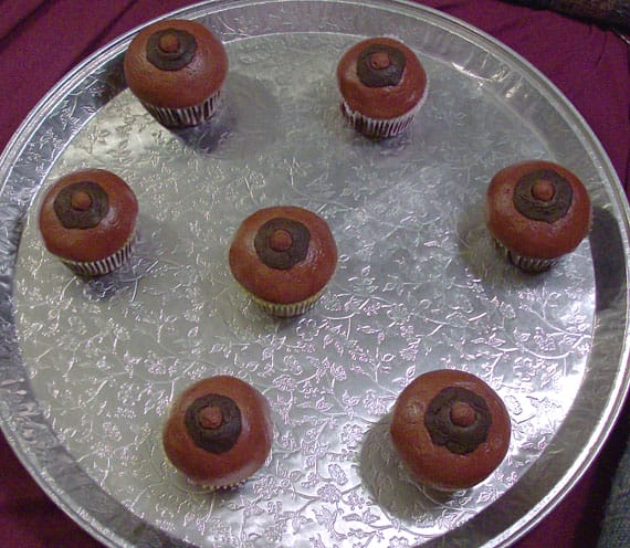 breast-cupcakes-nip