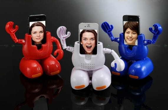 Dancing Robot iPhone Stand: Because You Need More Distractions