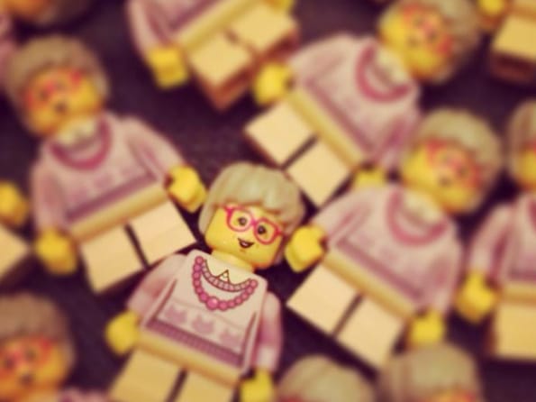 Golden-Girls-Lego-Minifigs-3