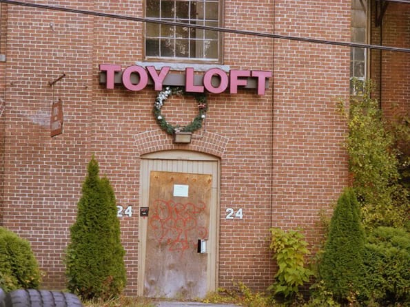 abandoned-toy-factories-2