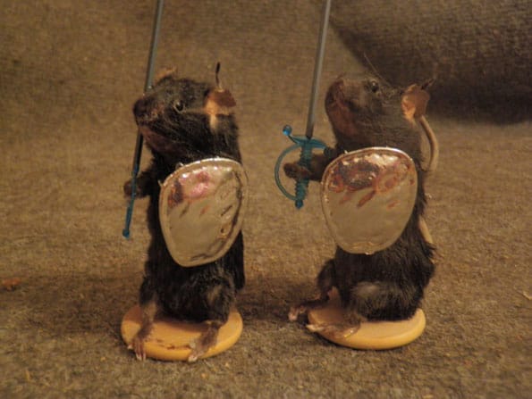 mouse-mice-taxidermy-chess-set-2