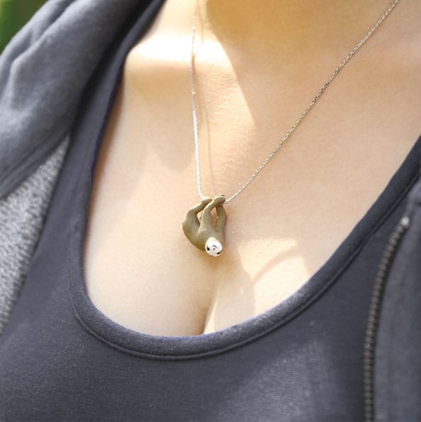 people-diving-cleavage-necklaces-8