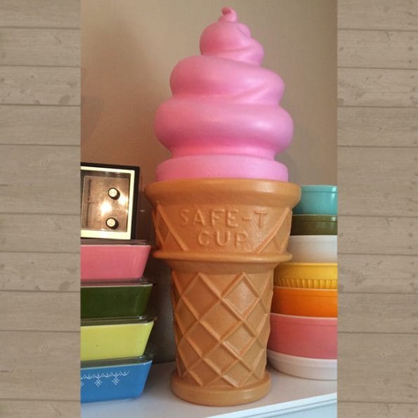 giant-ice-cream-cone-lamp-3