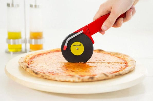 turntable-pizza-cutter-2
