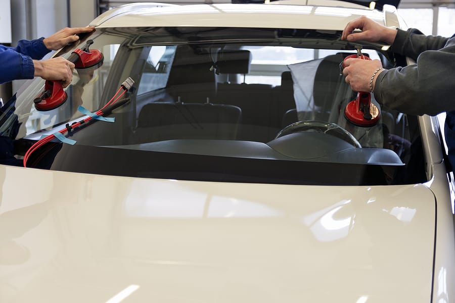 Auto Glass Or Windshield Needs Repair And Replacement: 5 Red Flags From Car Experts