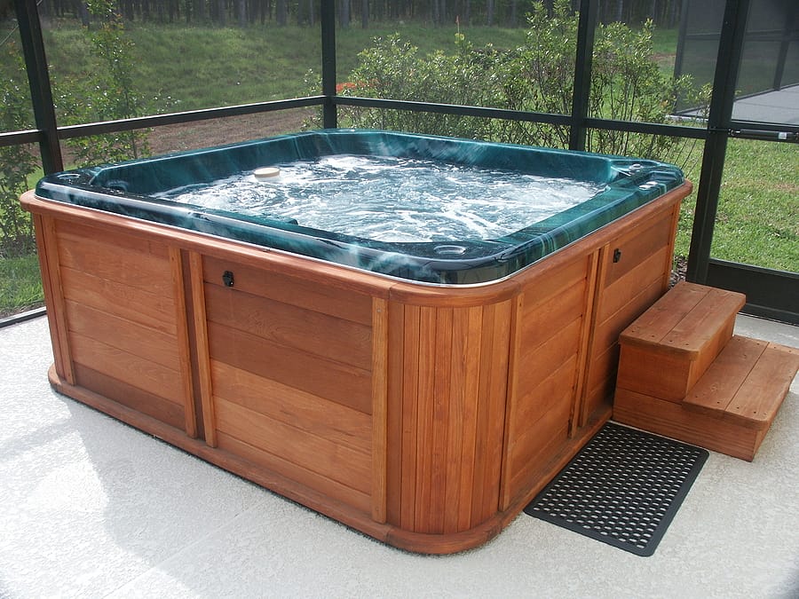 Hot tub vs. jacuzzi: what to buy?