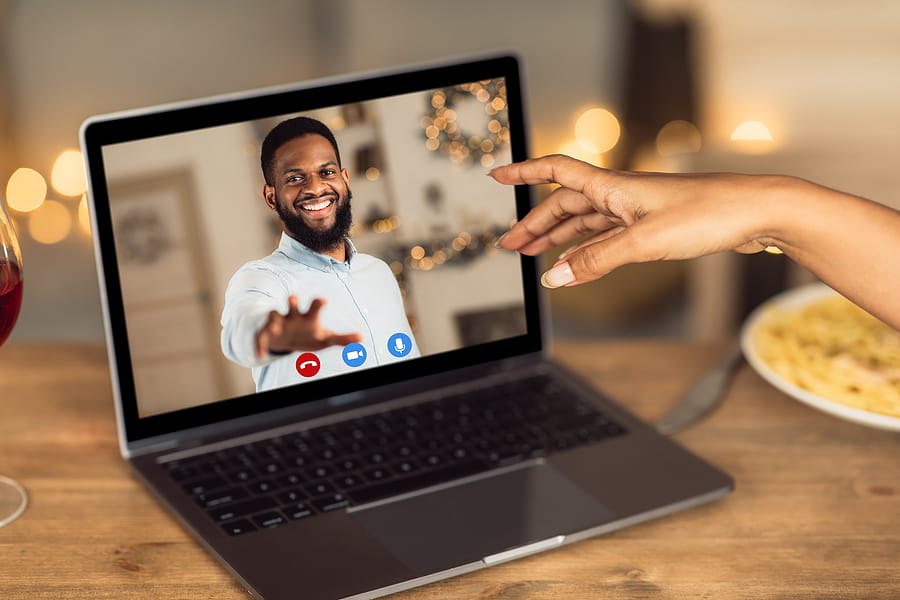 6 Ways to Spark Your Long Distance Relationship