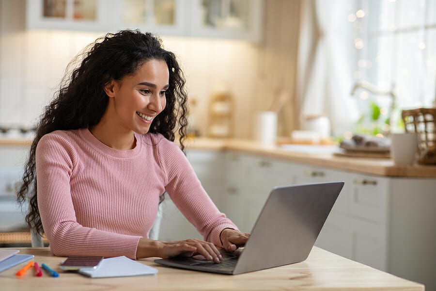 4 Work From Home Jobs That Pay Well