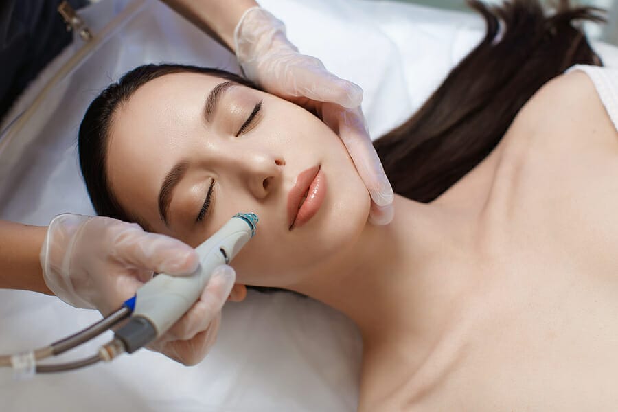 What Are the Scopes of Cosmetic Courses? What Are the Options Available?
